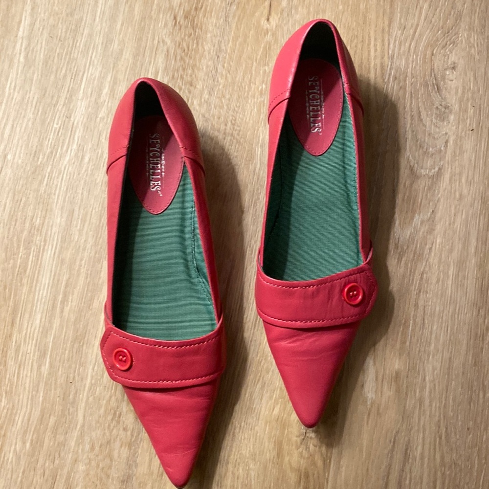 Seychelles Pink Leather Pointed Toe Kitten Heels Size 7.5  Low Heel Button Pumps